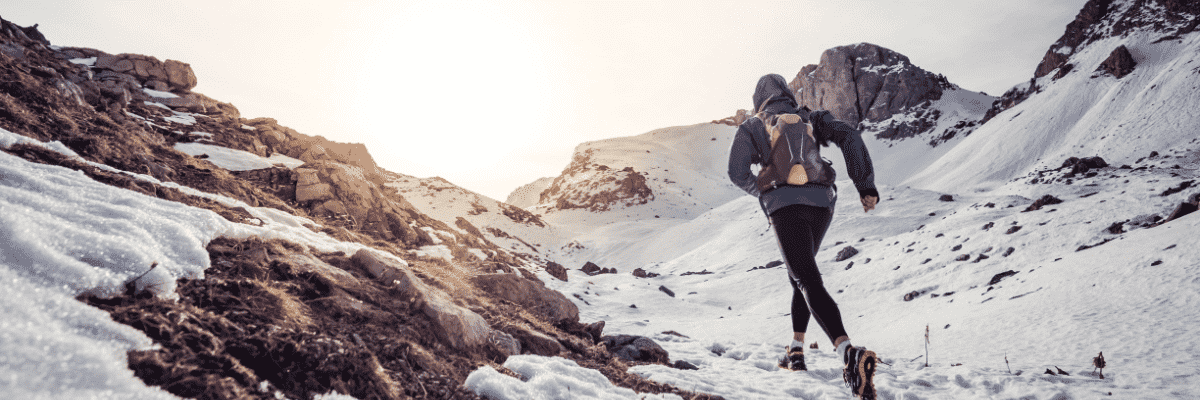 Courir sur sol enneigé